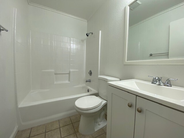 Building Photo - 3-bedroom, 2-bath, 1,107 sq. ft. single-story home in Sacramento