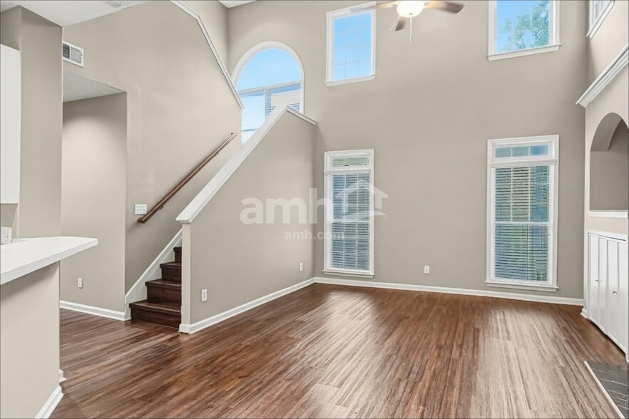 Building Photo - 2175 Carlysle Cove Dr