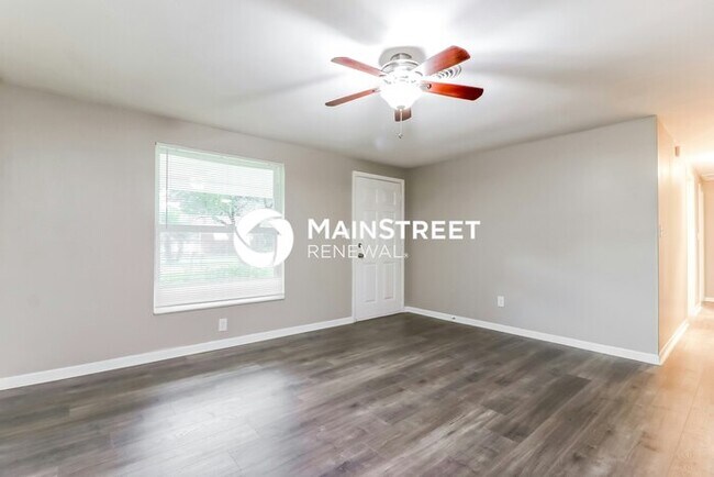 Building Photo - 3 Bedroom Pet-Friendly Home in Lutz, FL wi...