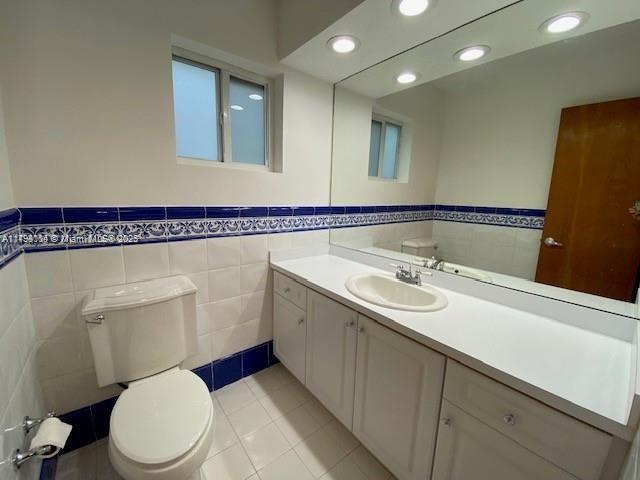Building Photo - 402 Majorca Ave