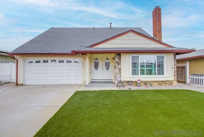 Building Photo - 5 bedroom Home with Large Private Yard