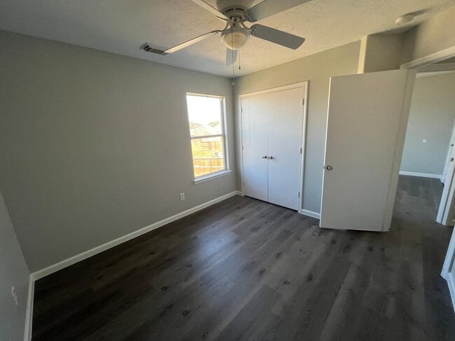 Building Photo - 19451 Nasworthy Dr