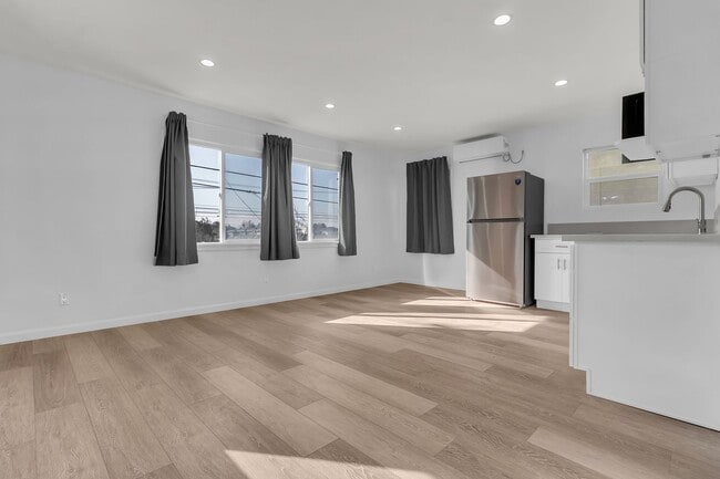 Building Photo - 1155 W Exposition Blvd