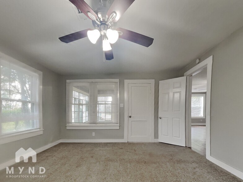 Building Photo - 4101 W Pear St