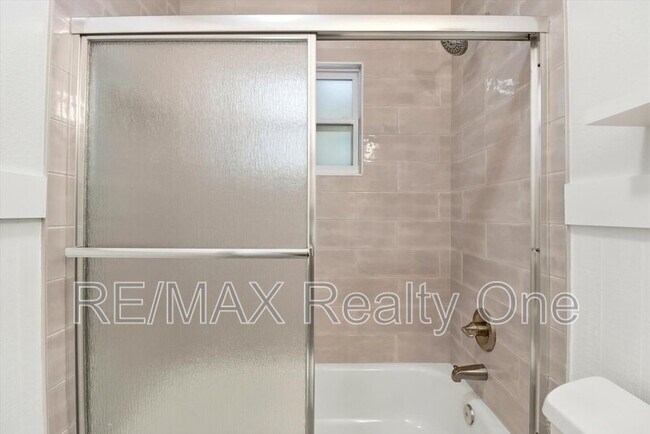 Building Photo - 750 NE 2nd Ave