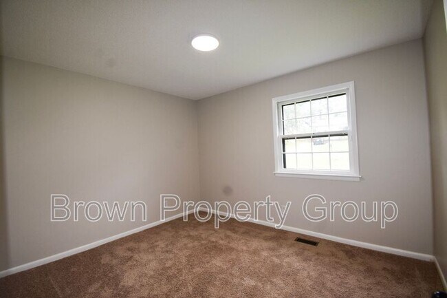 Building Photo - 870 Bedrock Dr