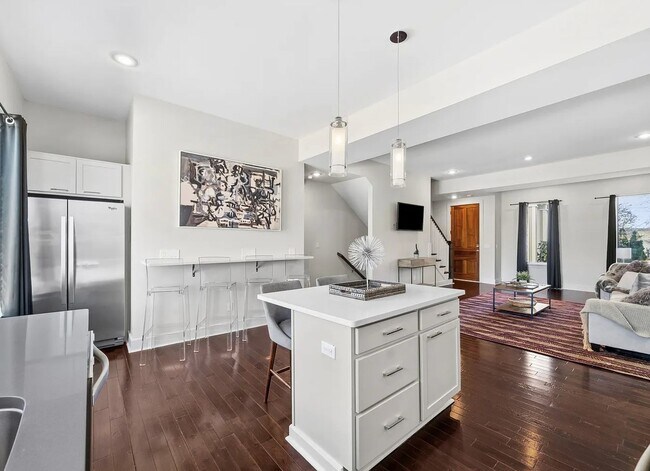 Building Photo - 1240 2nd Ave S