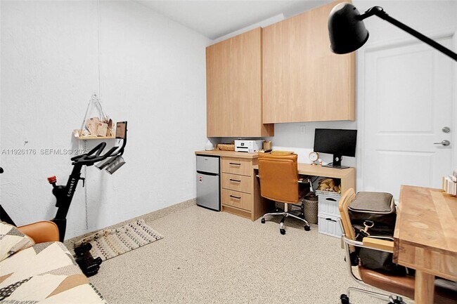 Building Photo - 2873 SE 24th Ct