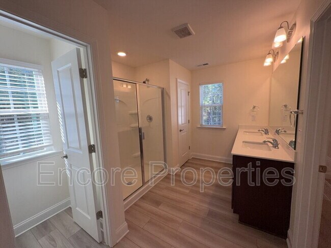 Building Photo - 241 Mill Bend Dr