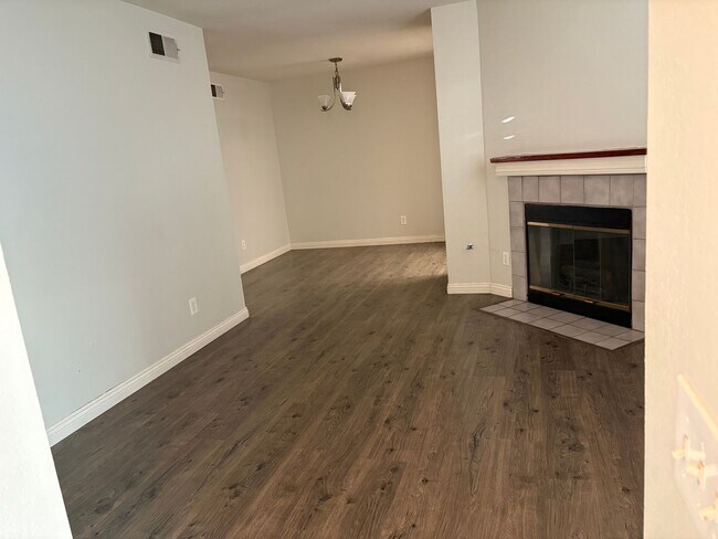 Building Photo - 2 Bedroom 2 Bath Condo Now Available - Att...