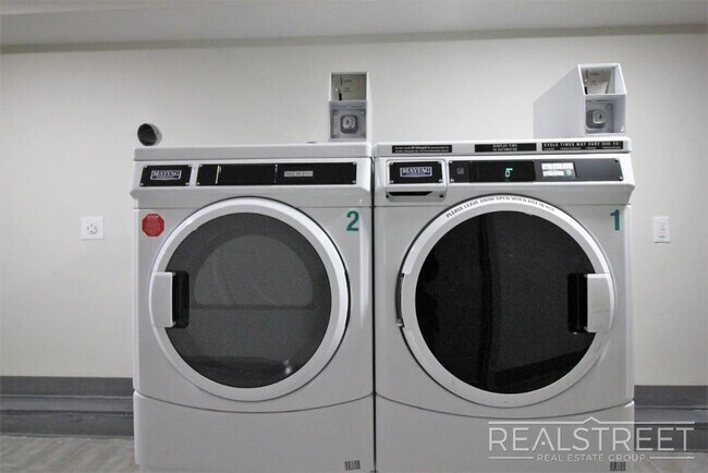 Building Photo - Grand Spacious 2 Bed in Prime Crown Heights