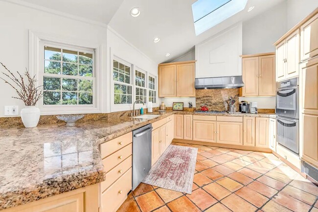 Building Photo - 4 Bed, 3.5 Bath - Spacious Carmel Valley R...