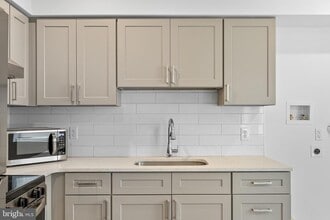 Building Photo - 2652 Bridge St