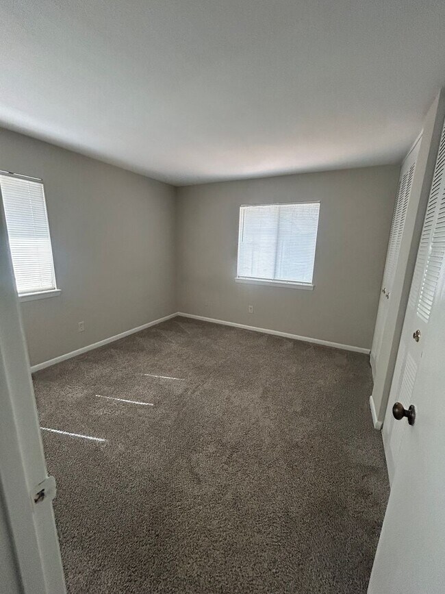 Building Photo - 320 Orchard Trace Ln