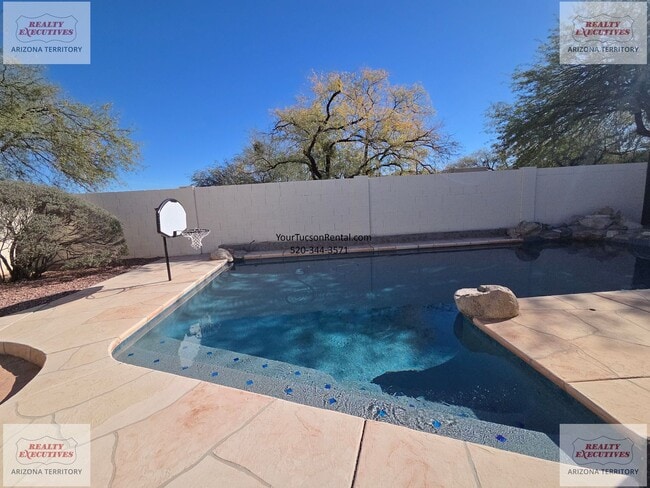 Building Photo - NE off Wrightstown & Pantano 3/2 with pool, patio and loads of upgrades