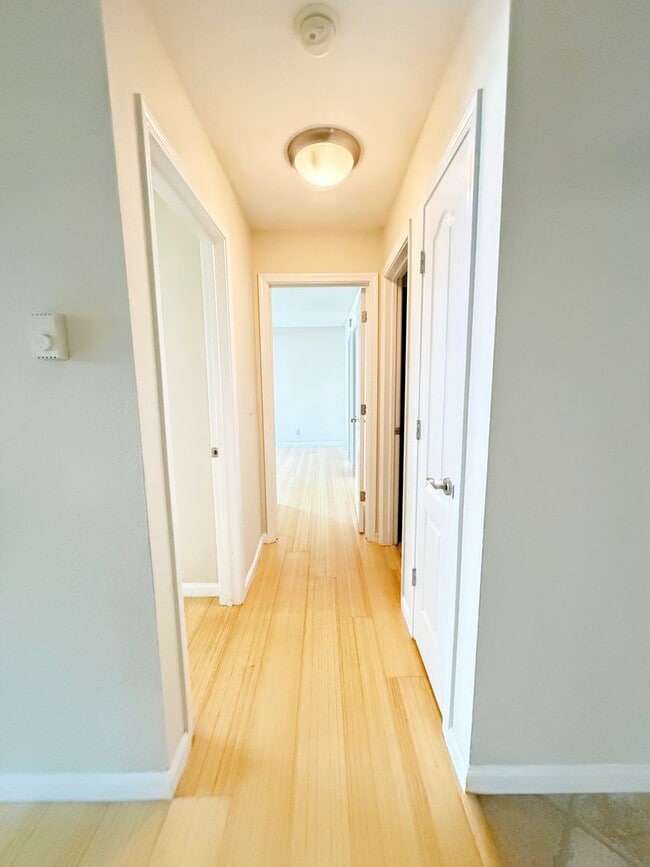 Building Photo - Deluxe Condo-2BR / 2BA near Santana Row/Santa Clara Valley Medical Center