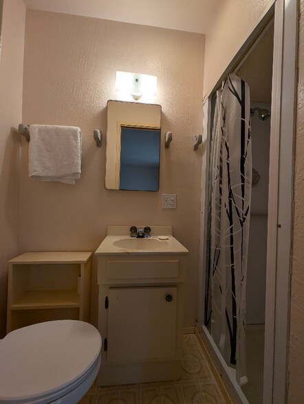 Building Photo - 1052 Thermalito Ave