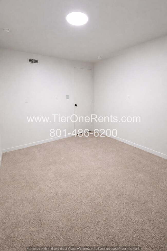 Building Photo - **MOVE IN SPECIAL** Half off first month's rent