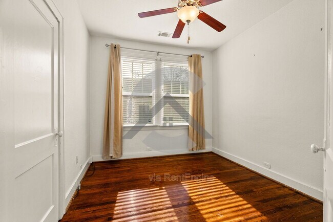 Building Photo - 1615 N Taylor St