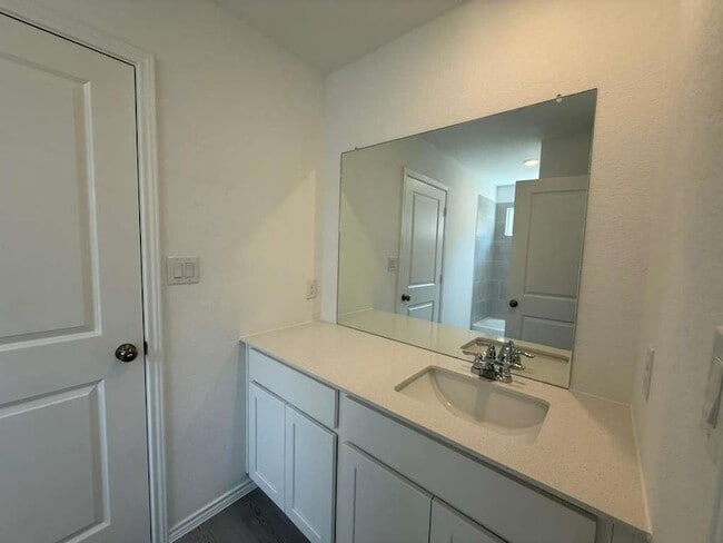 Building Photo - 623 Sormonne Lp