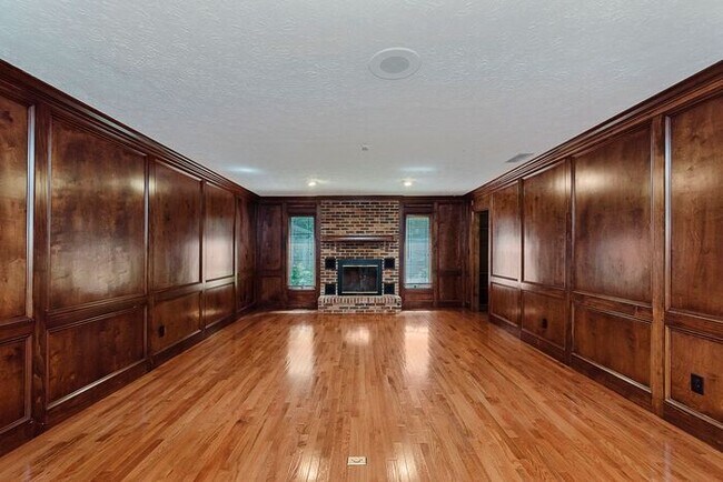 Building Photo - Large Executive Home in Carmel Schools