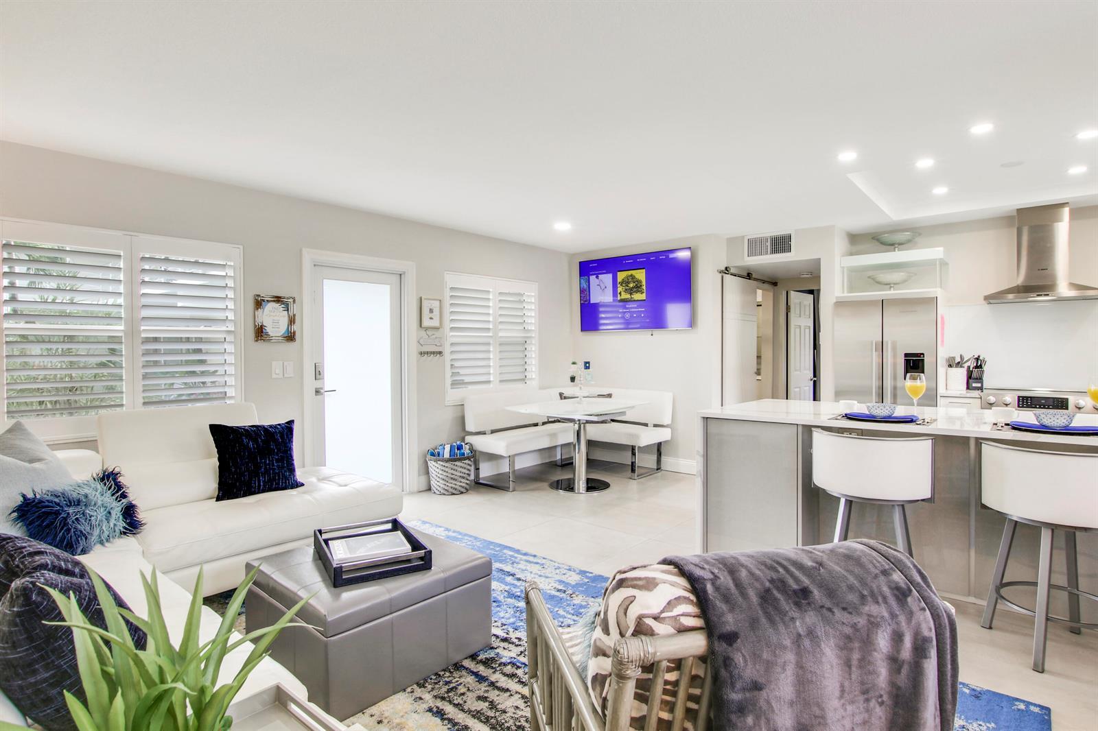 Building Photo - 100 Venetian Dr