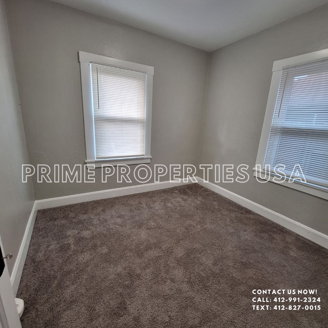 Building Photo - 525 Maple St