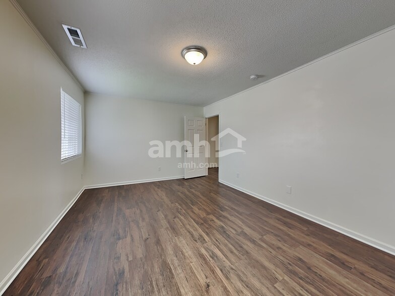 Building Photo - 5613 Topsail Ct