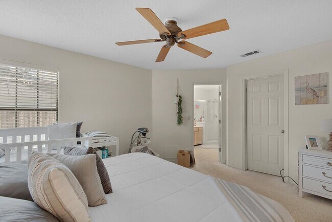 Building Photo - 407 Parkwood Pl