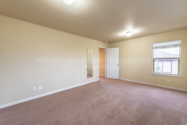 Building Photo - 594 Lopez Ave