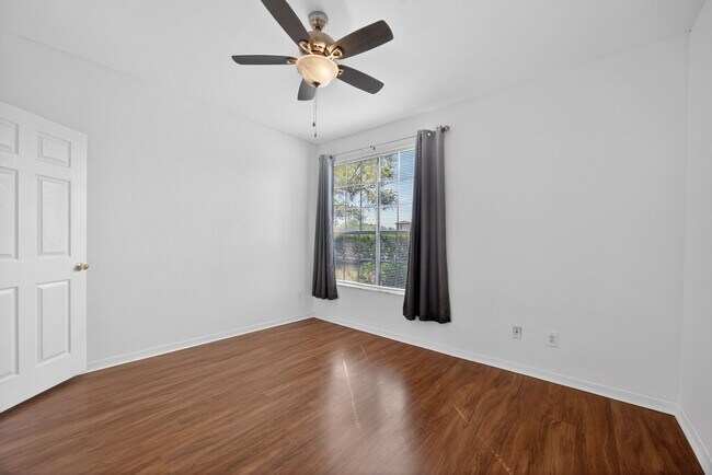 Building Photo - 13703 Richmond Park Dr N