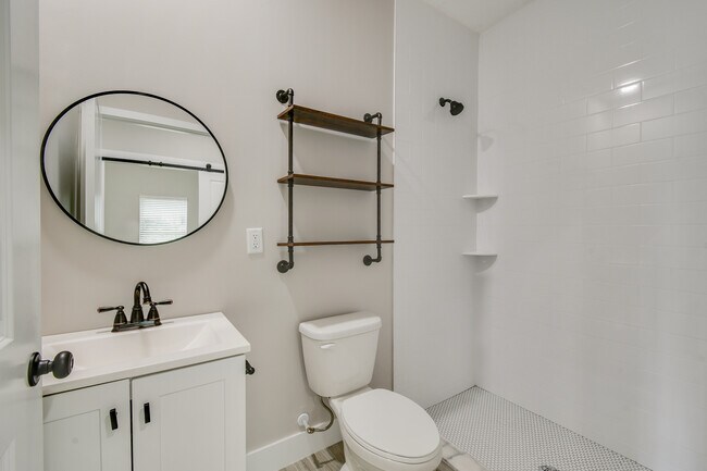 Building Photo - 1388 NW Charlie Green Dr