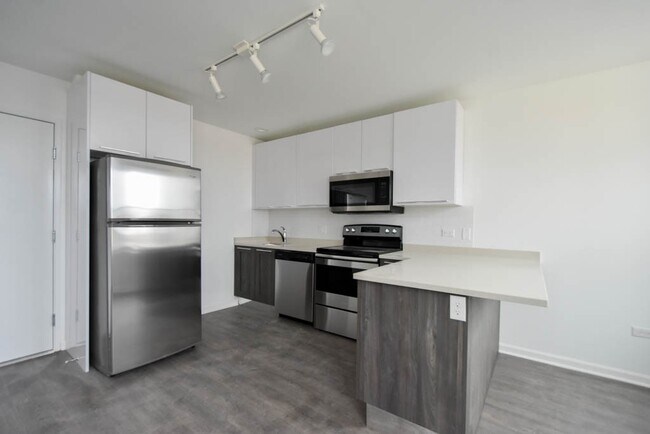 Building Photo - 940 W Winona St