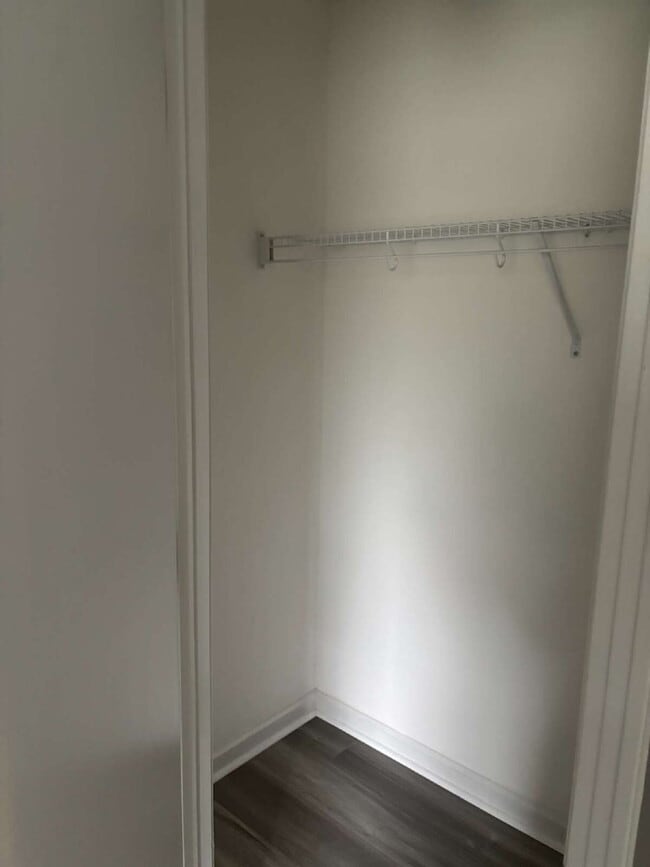 Building Photo - 392 Roselawn Dr