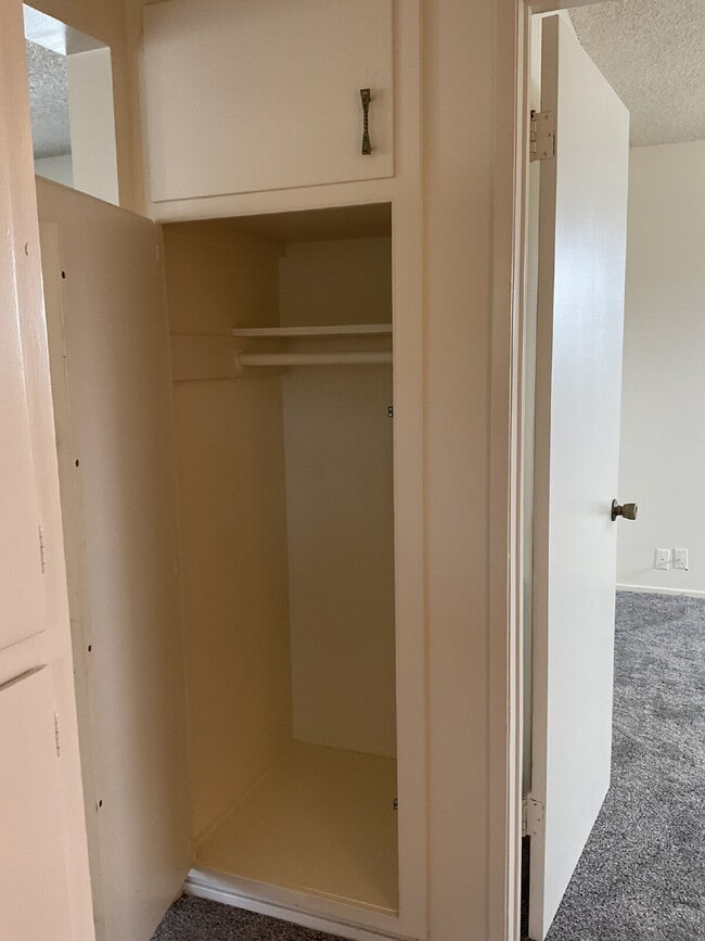 Building Photo - "Charming 2-Bed Oasis in Ventura – Cozy 90...