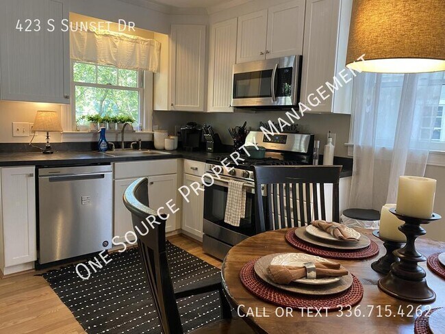 Building Photo - 423 S Sunset Dr