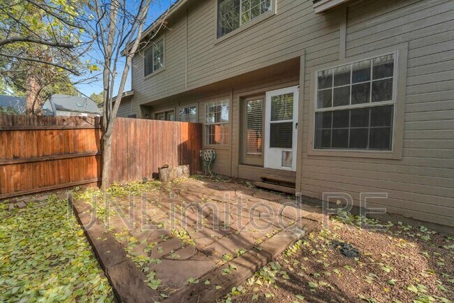 Building Photo - 2433 S Seclusion Ln