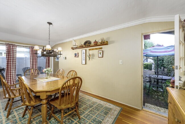 Building Photo - "Charming 4-Bedroom Classic Cottage & Cozy Fireplace in heart of Balboa