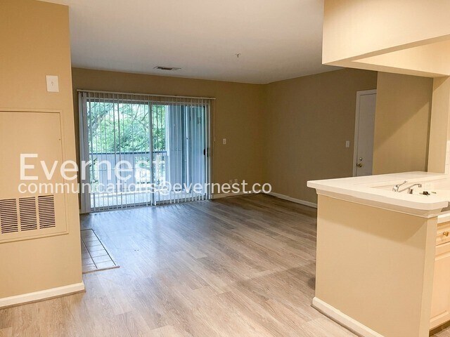 Building Photo - 1-Bed/1-Bath Condo/Pet Friendly/Available Soon!