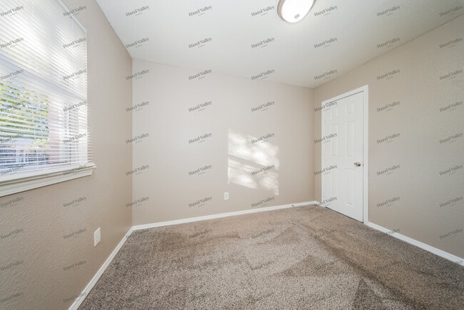 Building Photo - 8801 S Fairview Dr