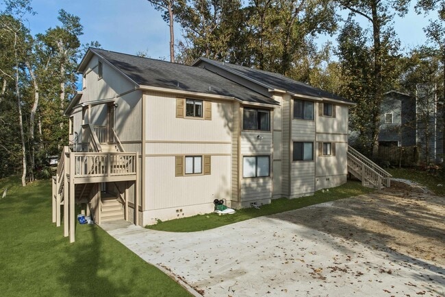 Building Photo - 2900 Woodrich Dr