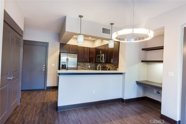 Building Photo - 24585 Town Center Dr