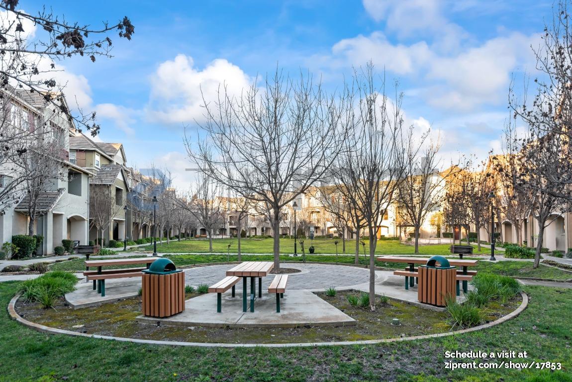 Building Photo - 2112 Sheffield Dr