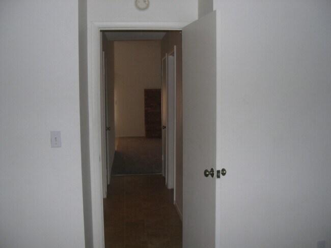 Building Photo - 4310 Caliente St