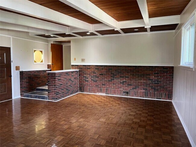 Building Photo - 331 N Coleman Rd