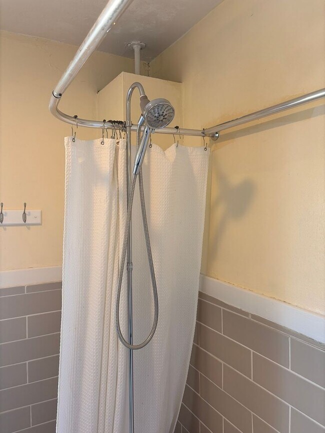 Building Photo - 3004 N Lincoln St