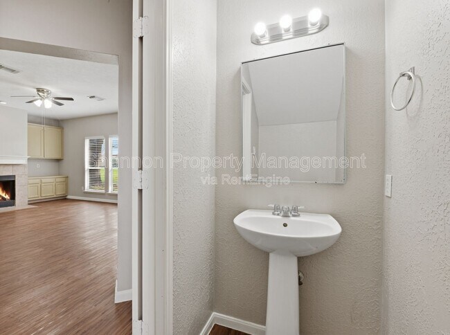 Building Photo - 3327 Shady Glen Ln