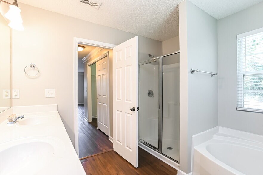 Building Photo - 2739 Highland Park Dr