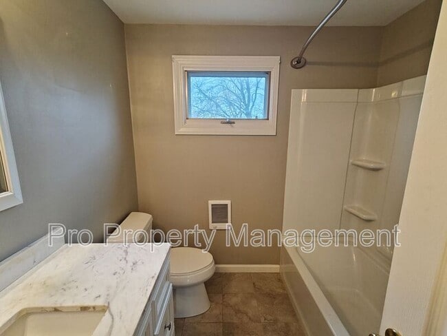 Building Photo - 700 High Street Ext