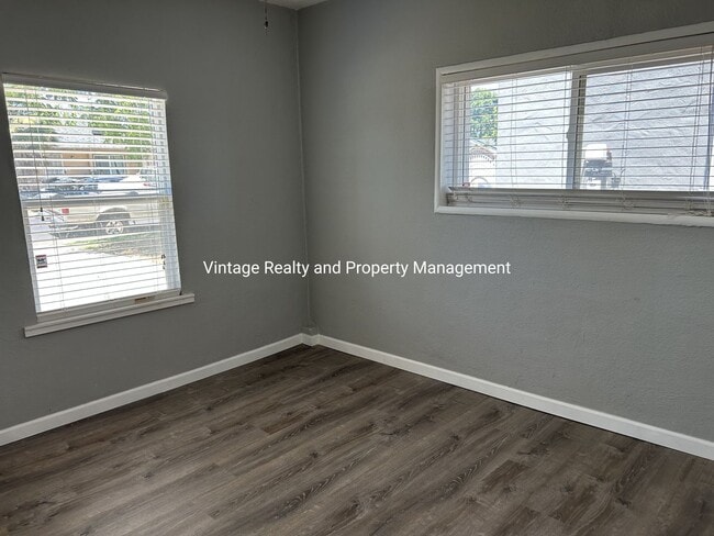 Building Photo - New On The Rental Market This Nice Single Story 3 Bedroom Home!!!